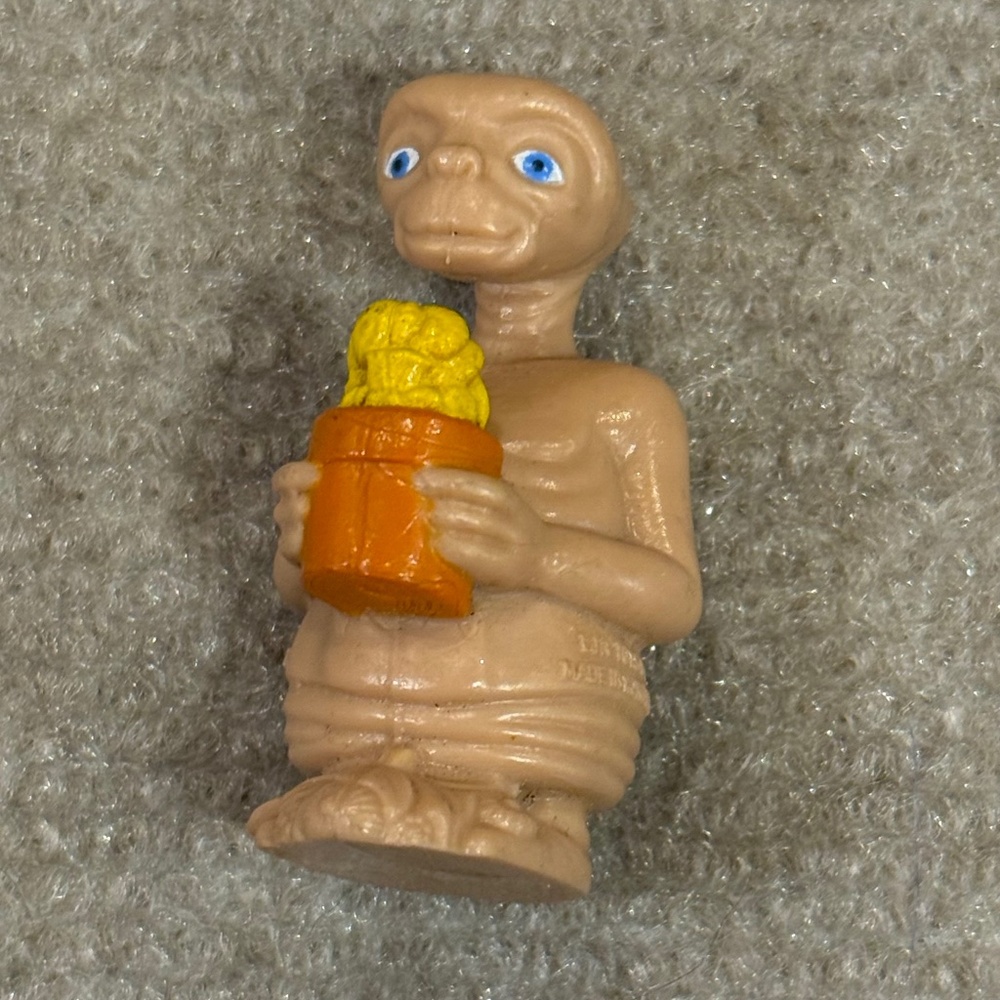 Vintage 1980s ET Figure ET Holding Plant PVC Figure 1982 LJN Toys Figurine Gift